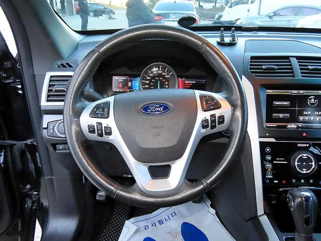 Ford Explorer - Vista 8