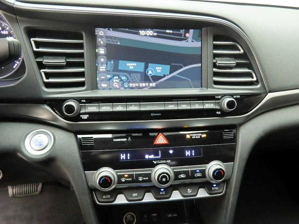 HYUNDAI Avante - Vista 9