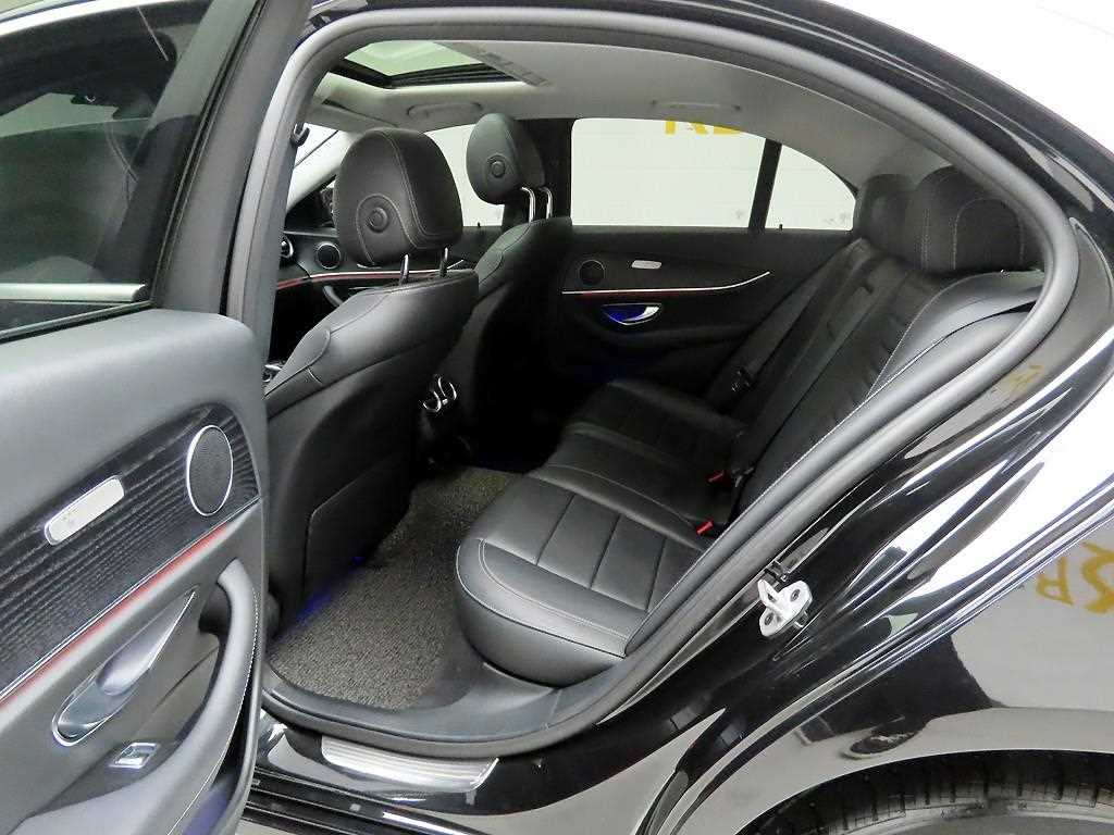 Mercedes Benz E class - Vista 12