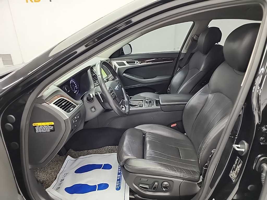 HYUNDAI Genesis - Vista 11