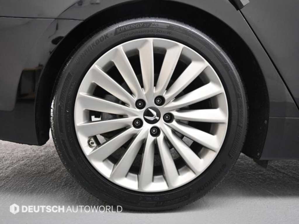 HYUNDAI Equus - Vista 5