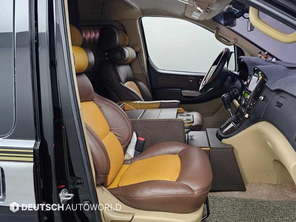 HYUNDAI Starex - Vista 10