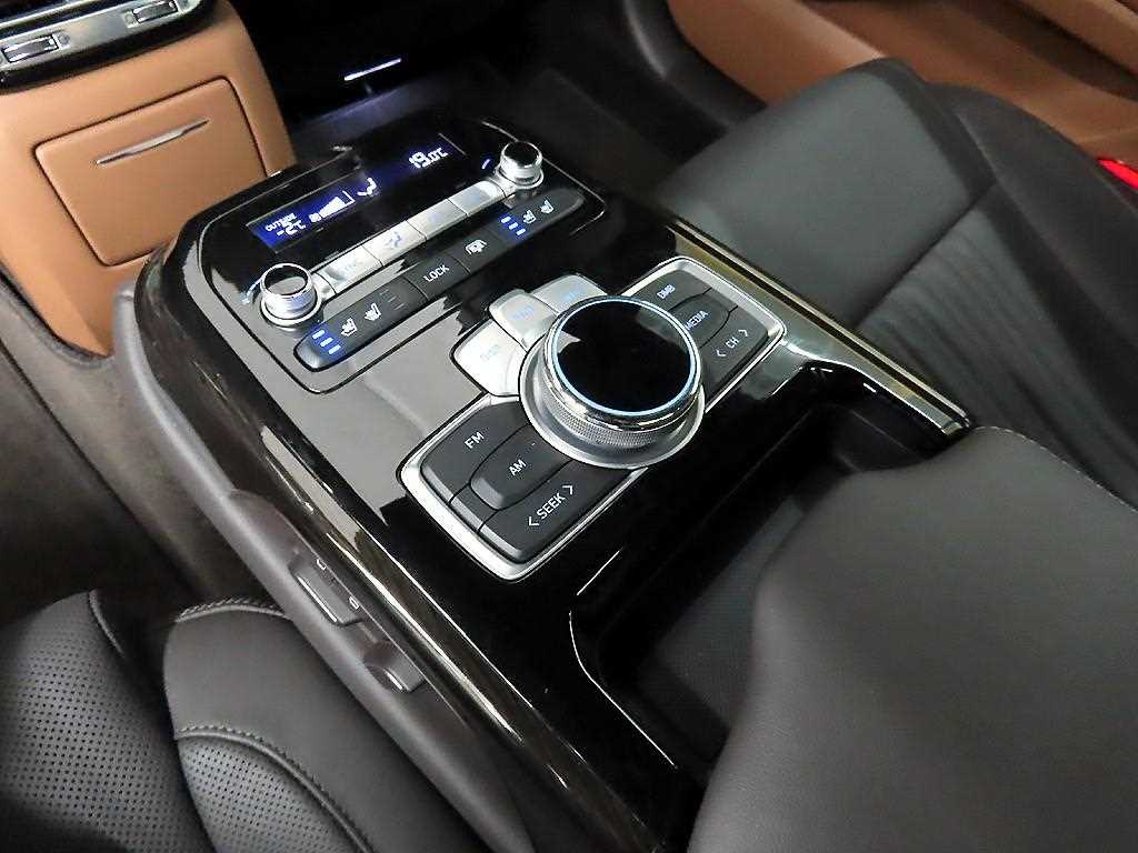 Genesis G90 - Vista 12