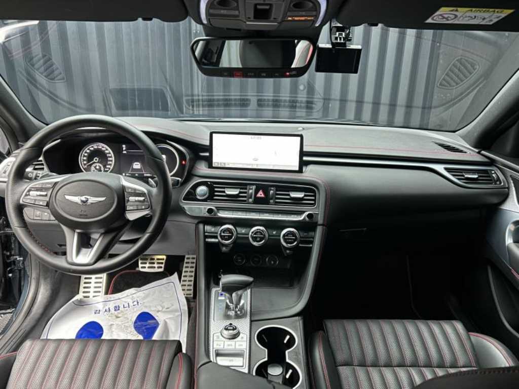 Genesis G70 - Vista 9