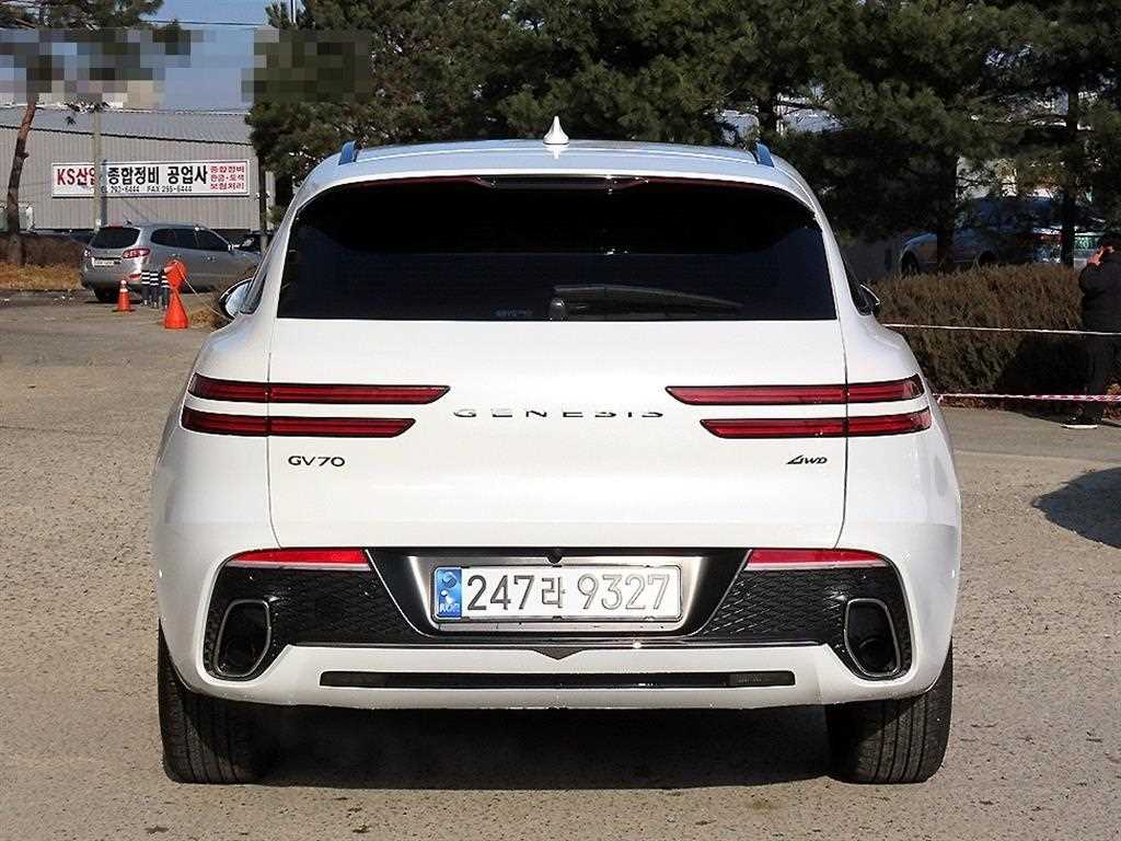 Genesis GV70 - Vista 4