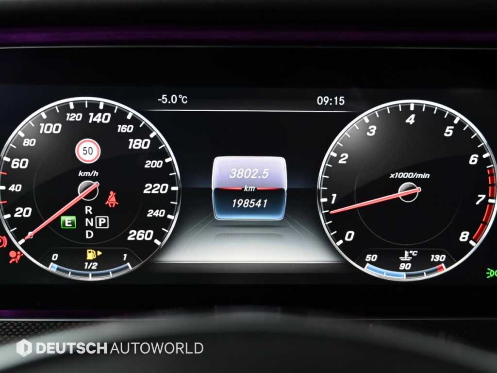 Mercedes Benz E class - Vista 8