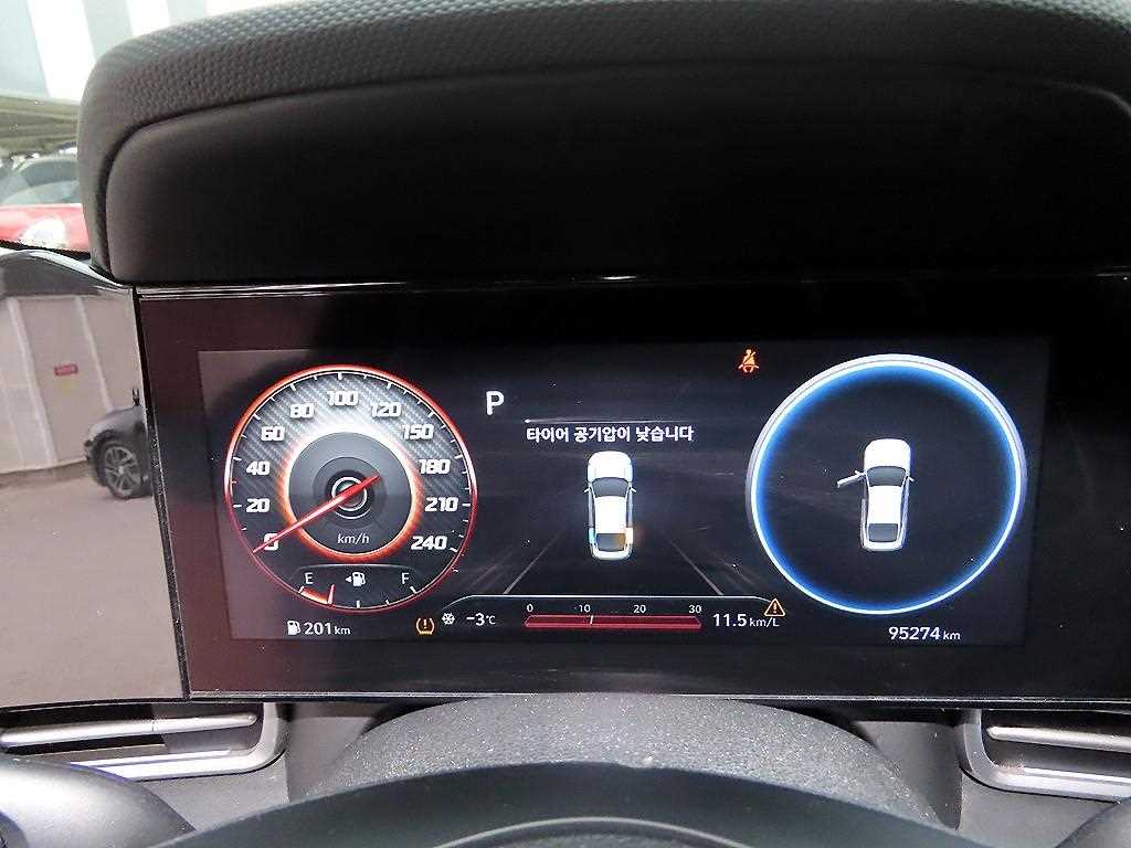 HYUNDAI Avante - Vista 9