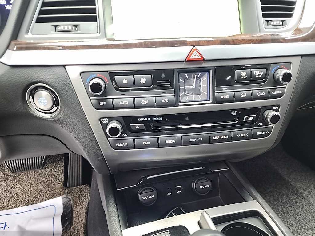 HYUNDAI Genesis - Vista 10