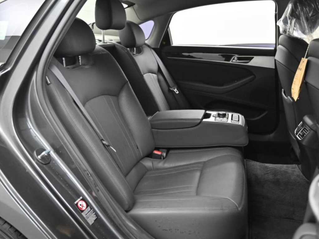 Genesis G80 - Vista 12