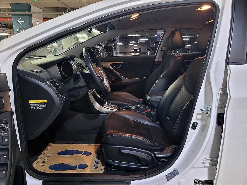 HYUNDAI Avante - Vista 7