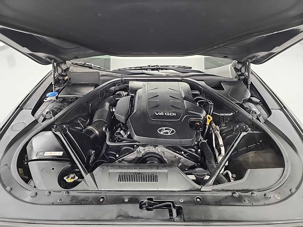 HYUNDAI Genesis - Vista 5