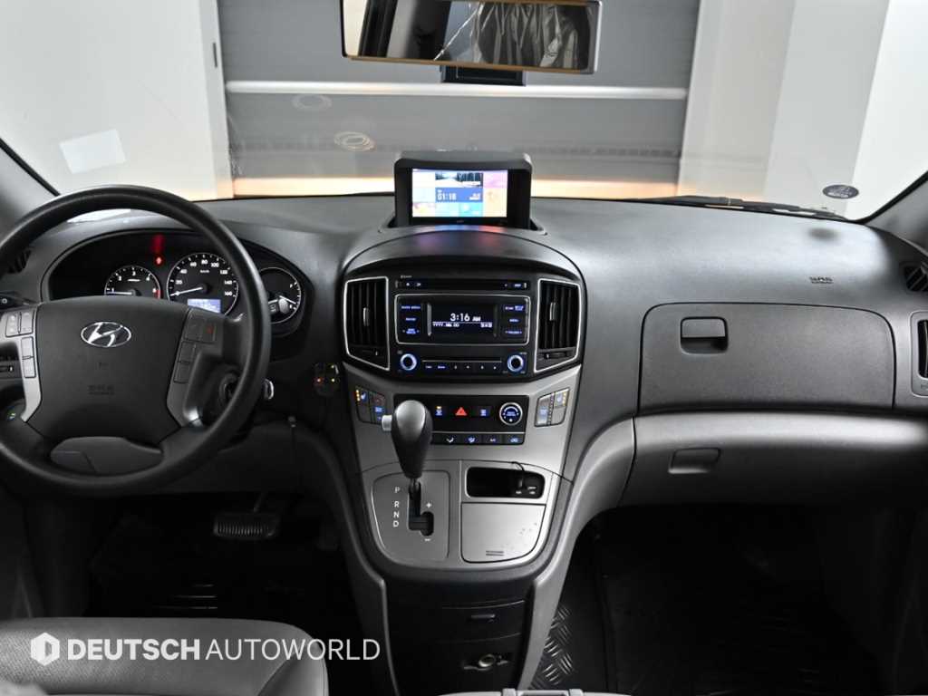 HYUNDAI Starex - Vista 7