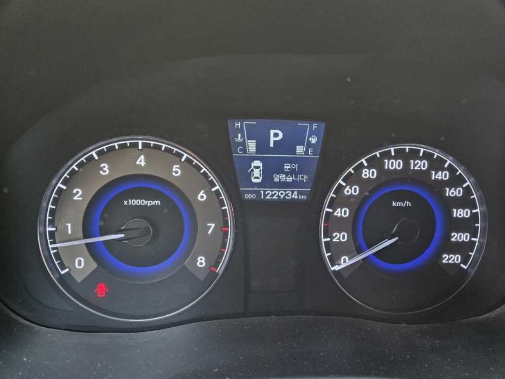 HYUNDAI Accent - Vista 3