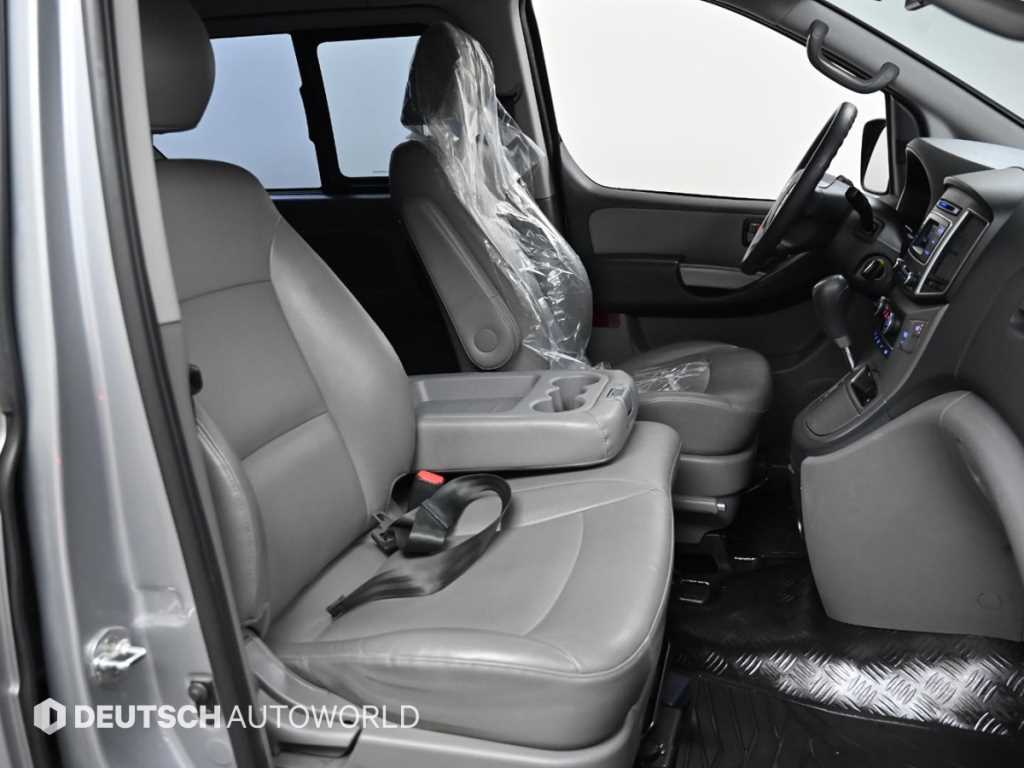 HYUNDAI Starex - Vista 10