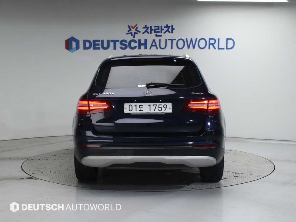 Mercedes Benz GLC Class - Vista 4