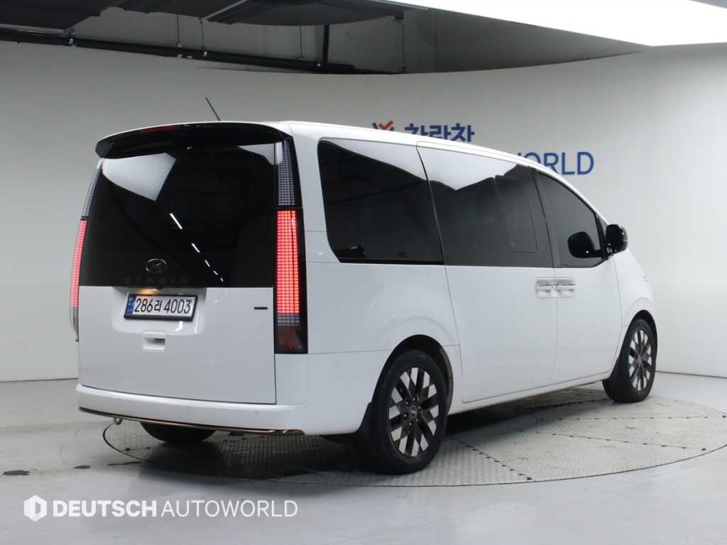 HYUNDAI Staria - Vista 2