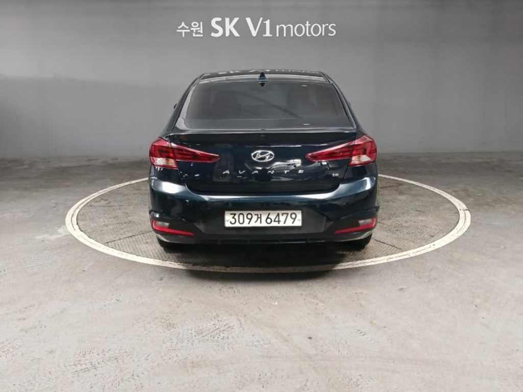 HYUNDAI Avante - Vista 5