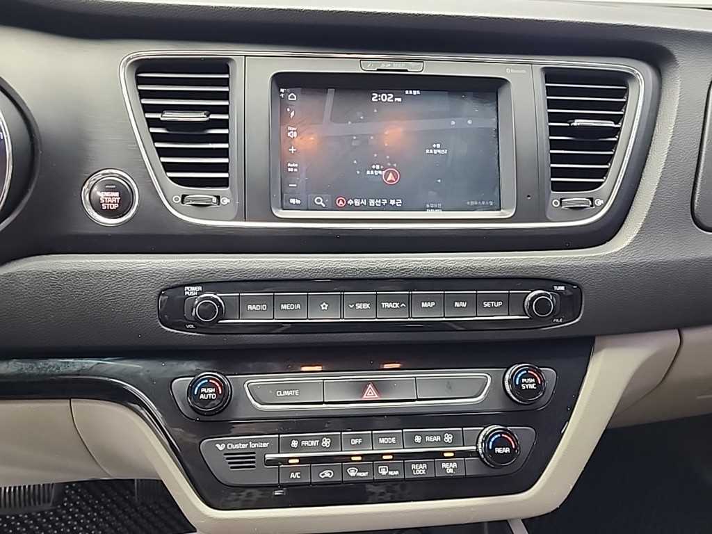 KIA Carnival - Vista 10