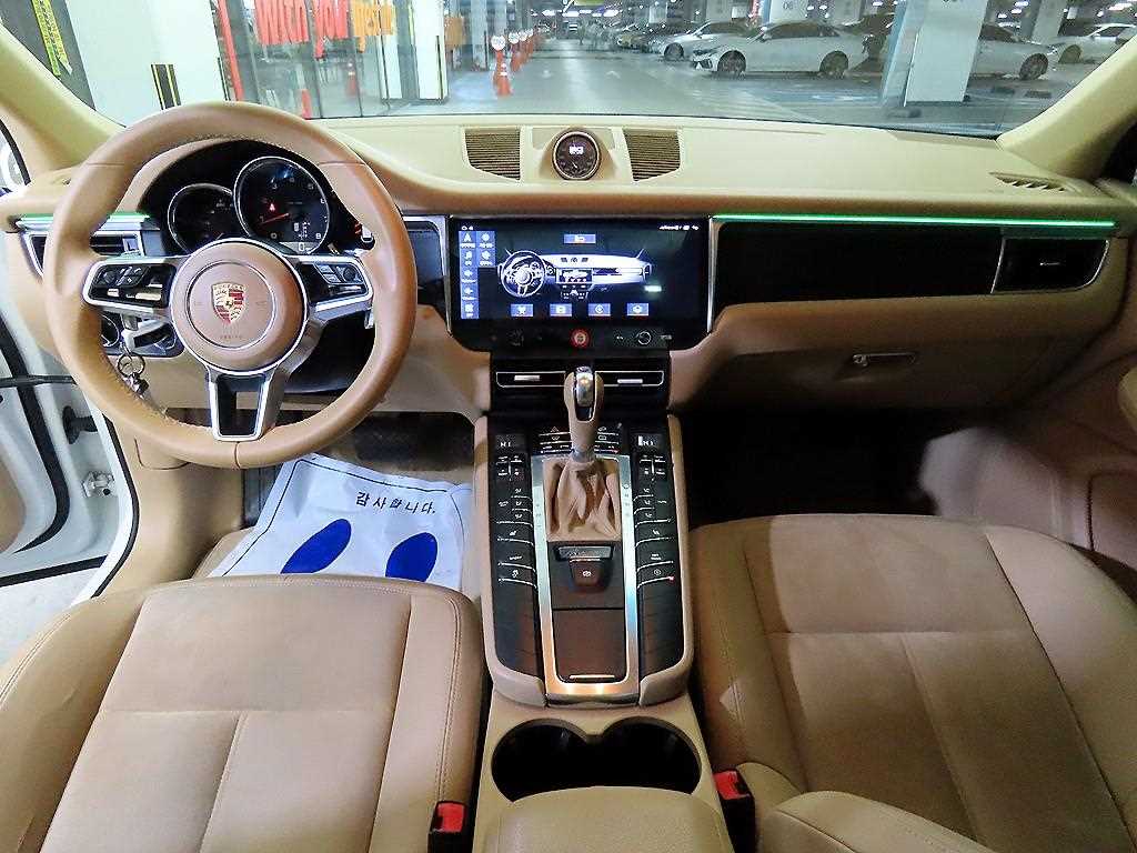 Porsche Macan - Vista 10