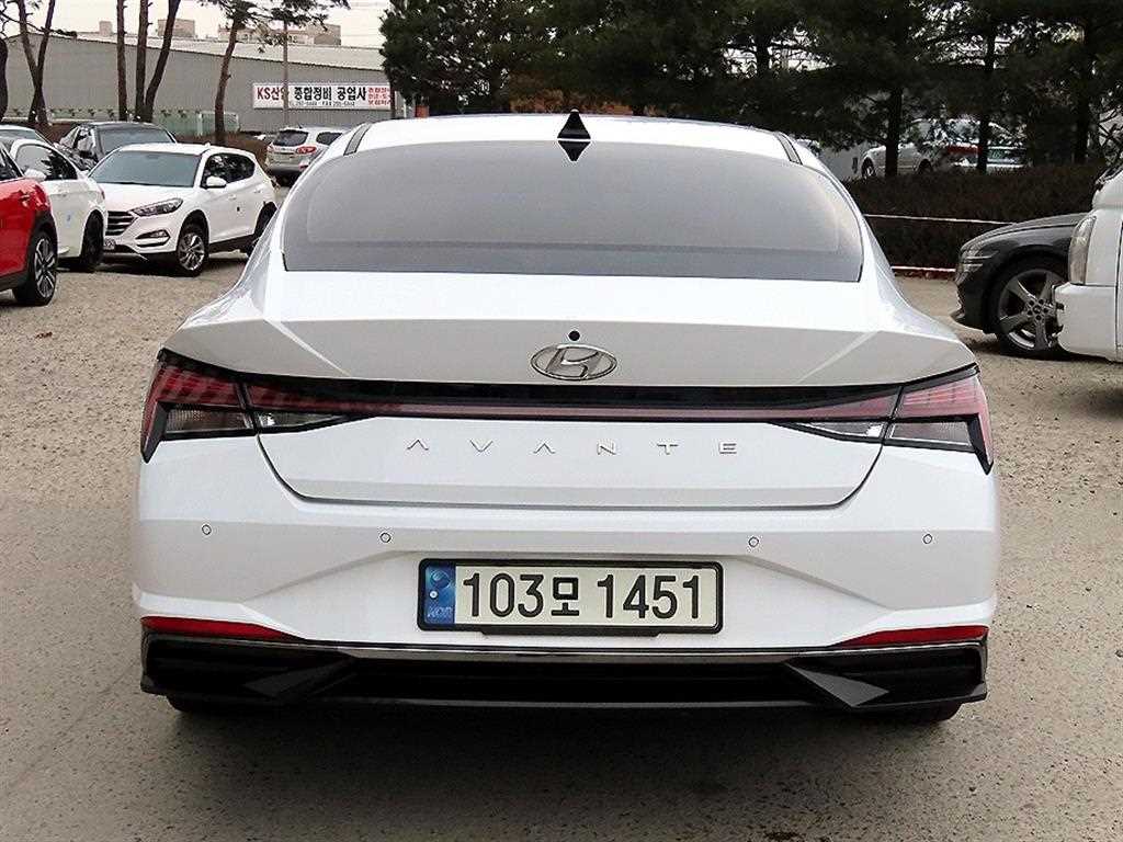 HYUNDAI Avante - Vista 4