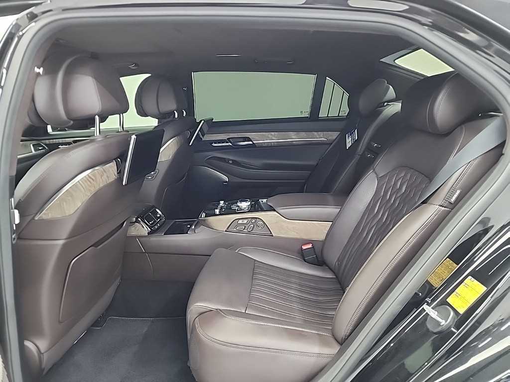 Genesis G90 - Vista 12