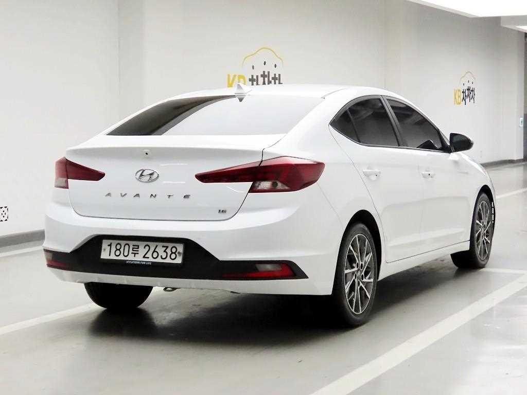 HYUNDAI Avante - Vista 4