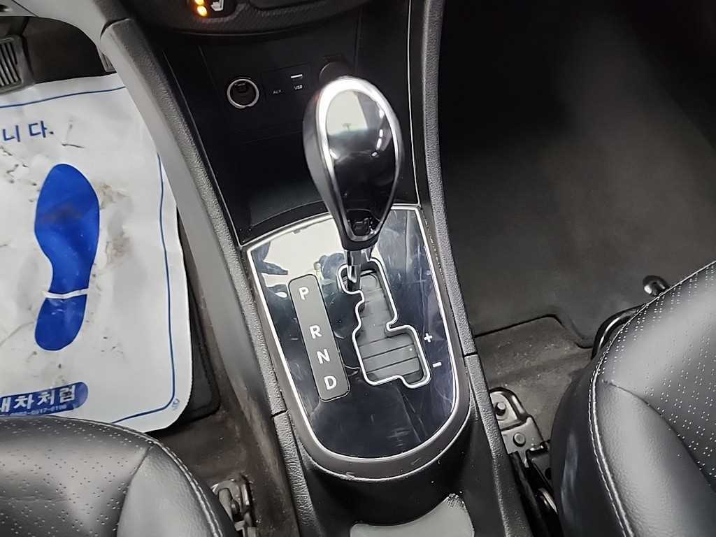 HYUNDAI Accent - Vista 8