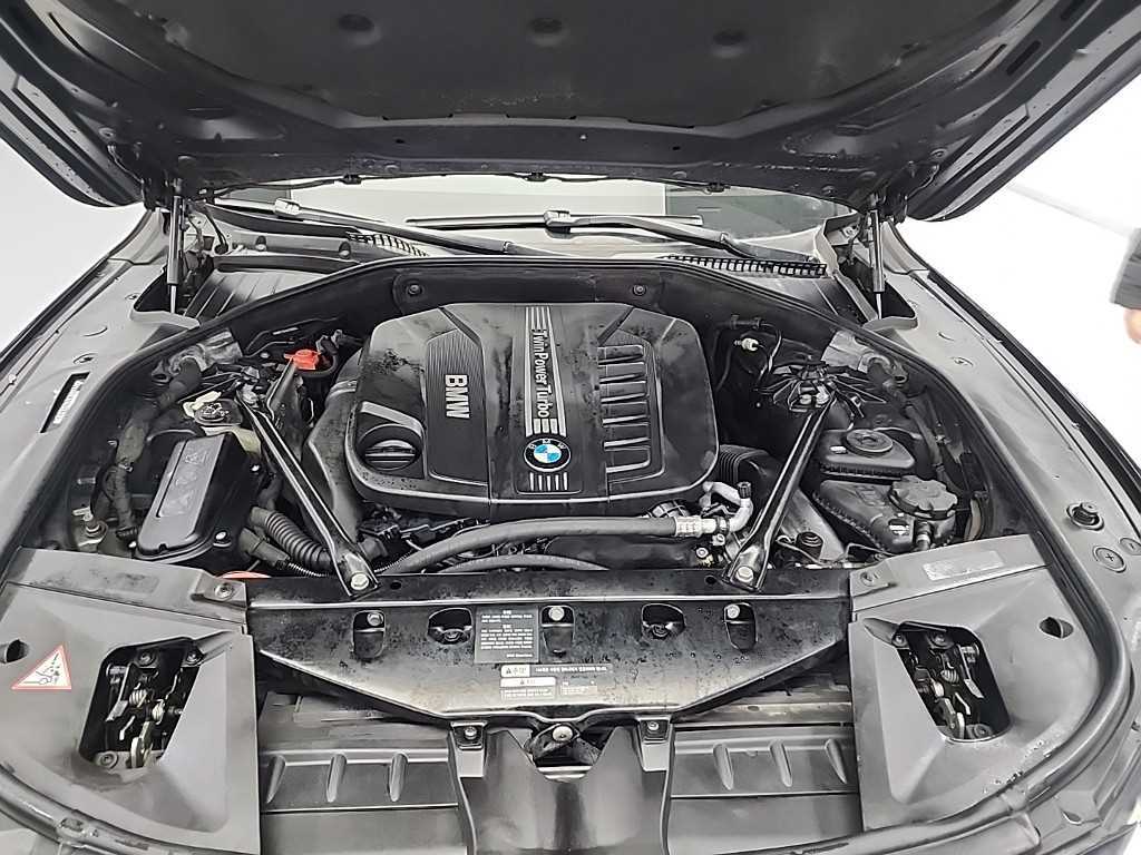 BMW 7 Series - Vista 5