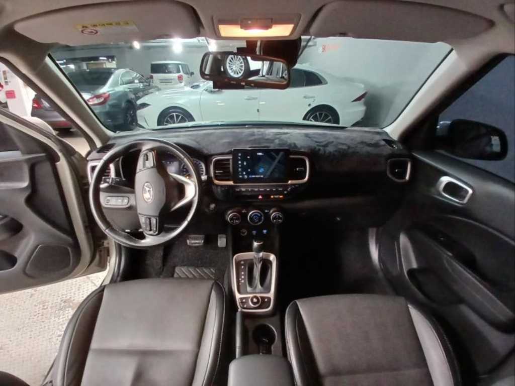 HYUNDAI Venue - Vista 6