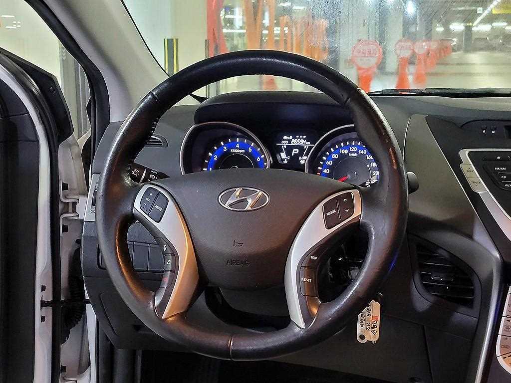 HYUNDAI Avante - Vista 9
