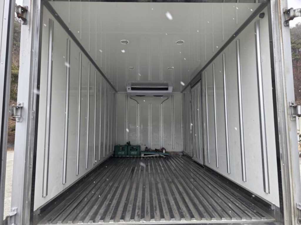 medium and large cargo truck - Vista 10