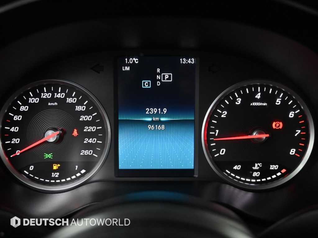 Mercedes Benz C Class - Vista 8