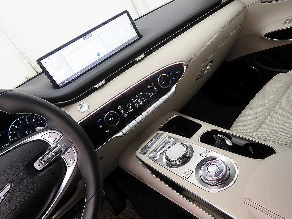Genesis GV70 - Vista 11