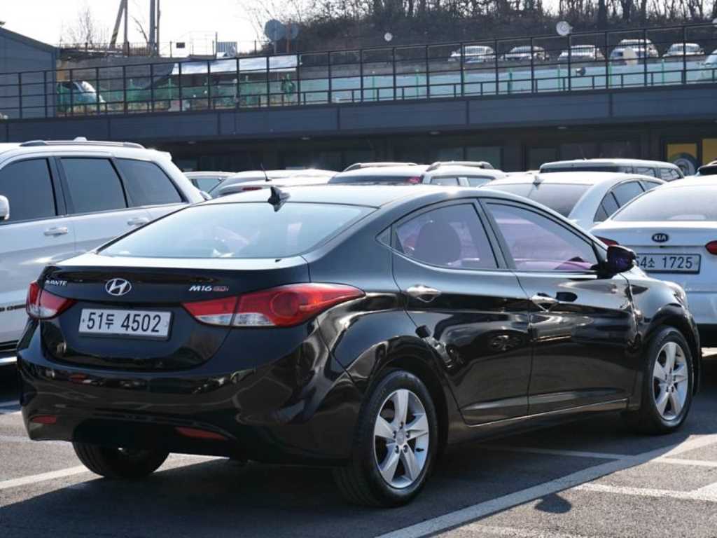 HYUNDAI Avante - Vista 4