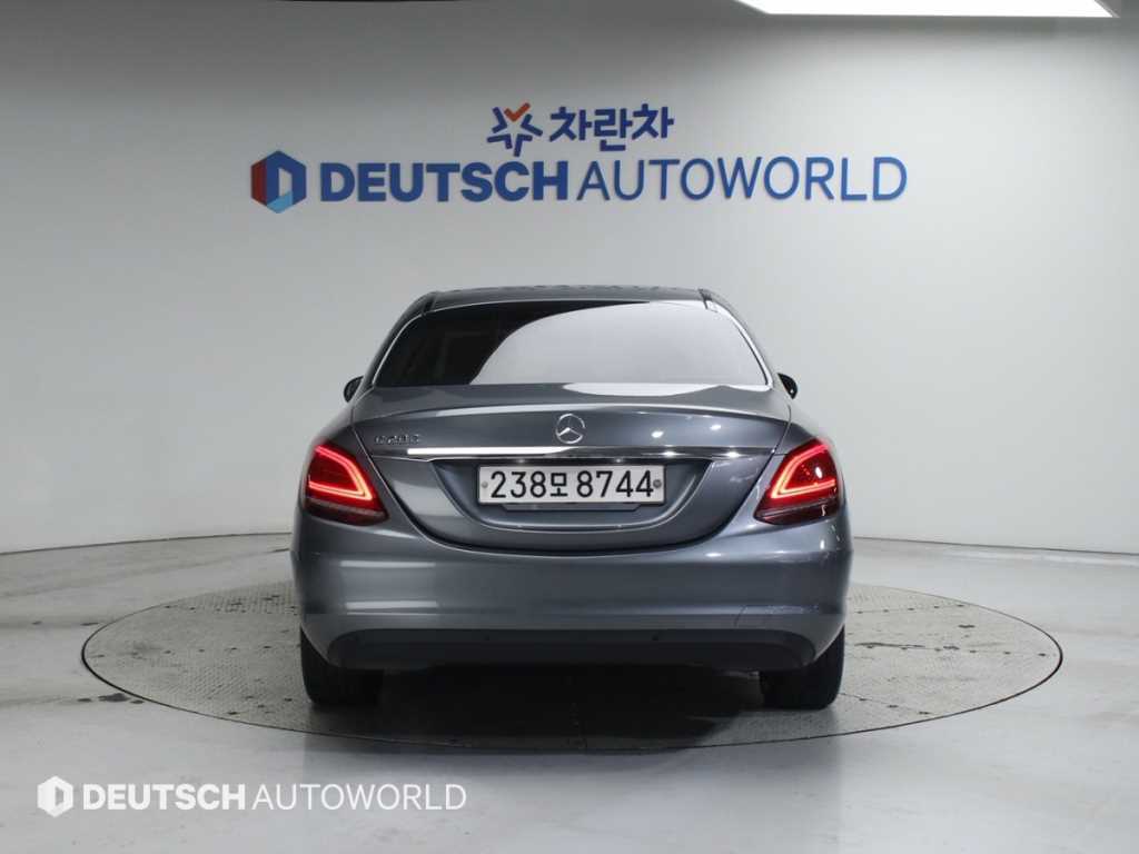 Mercedes Benz C Class - Vista 4