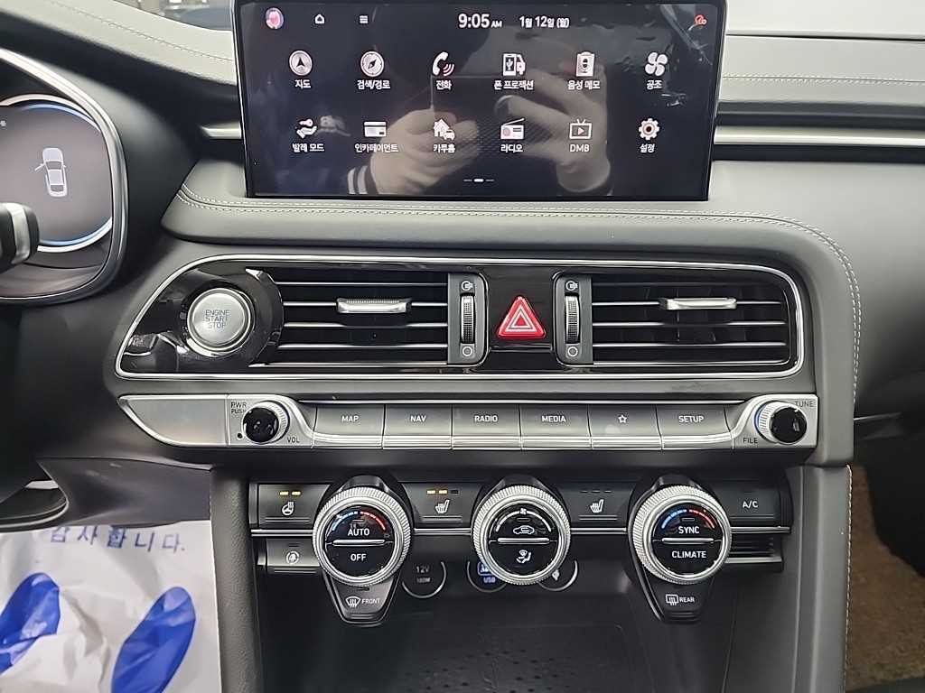 Genesis G70 - Vista 10