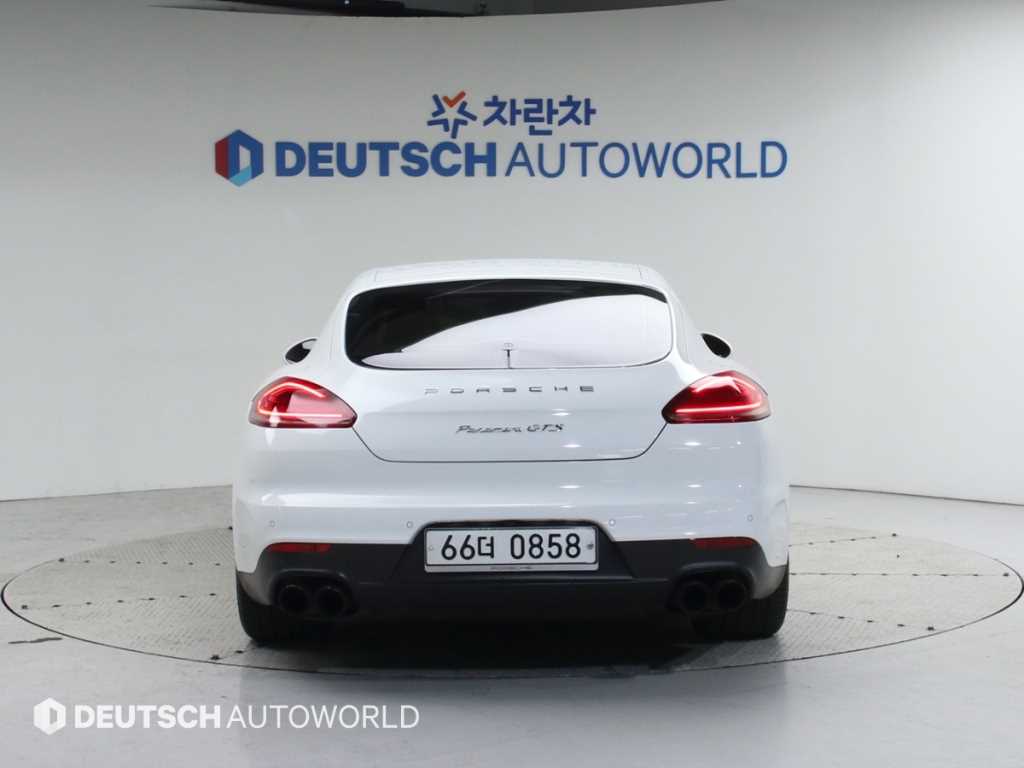 Porsche Panamera - Vista 4