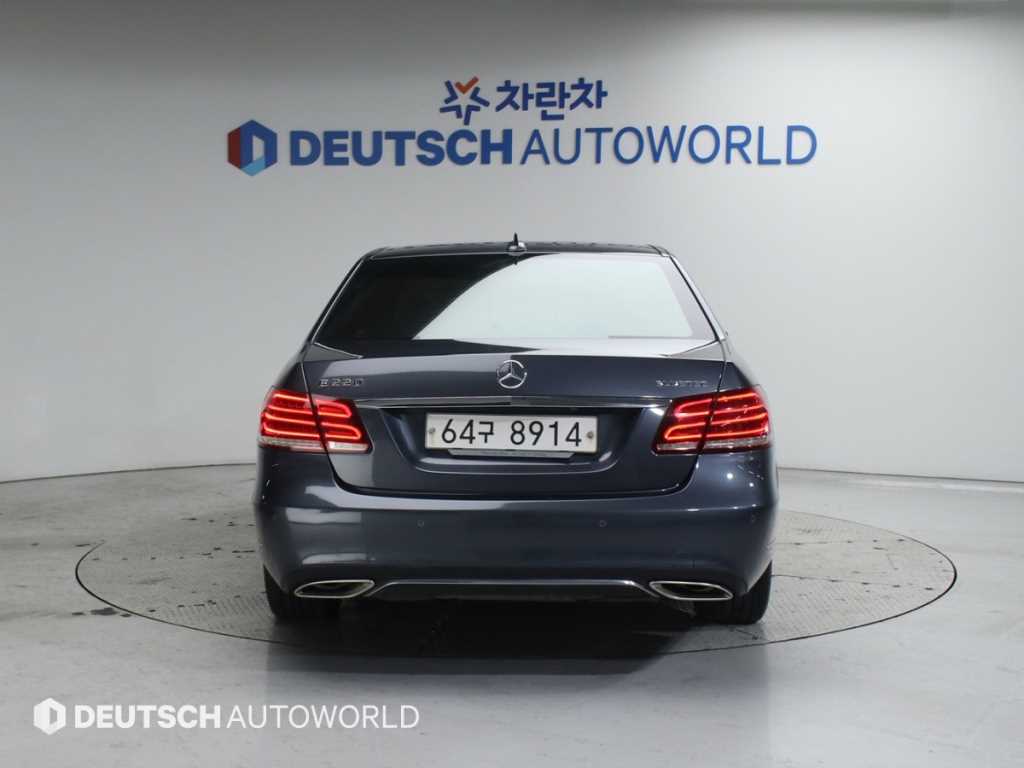 Mercedes Benz E class - Vista 4