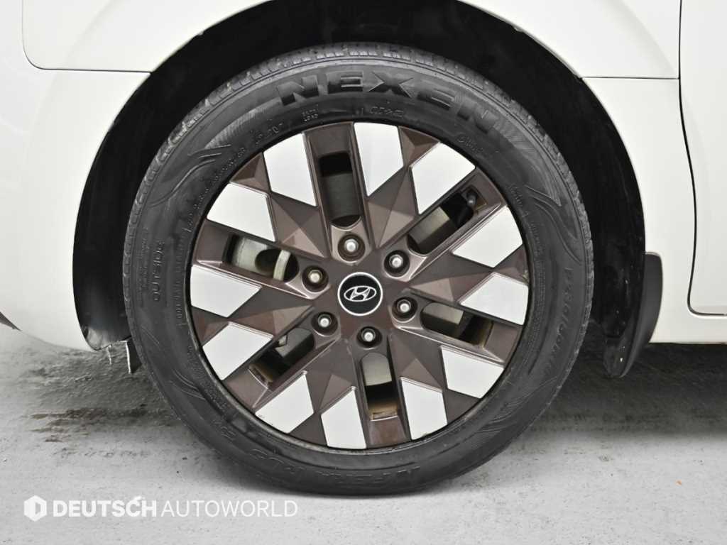 HYUNDAI Staria - Vista 5