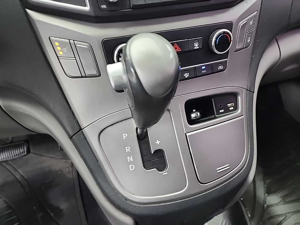 HYUNDAI Starex - Vista 8