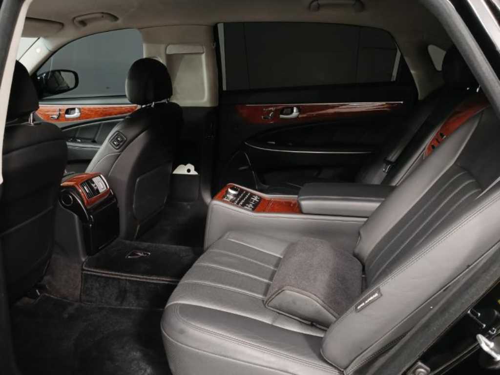 HYUNDAI Equus - Vista 8