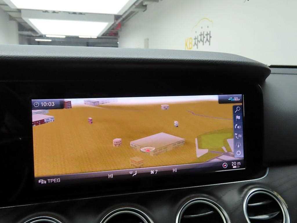 Mercedes Benz E class - Vista 8