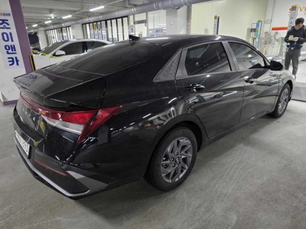 HYUNDAI Avante - Vista 3