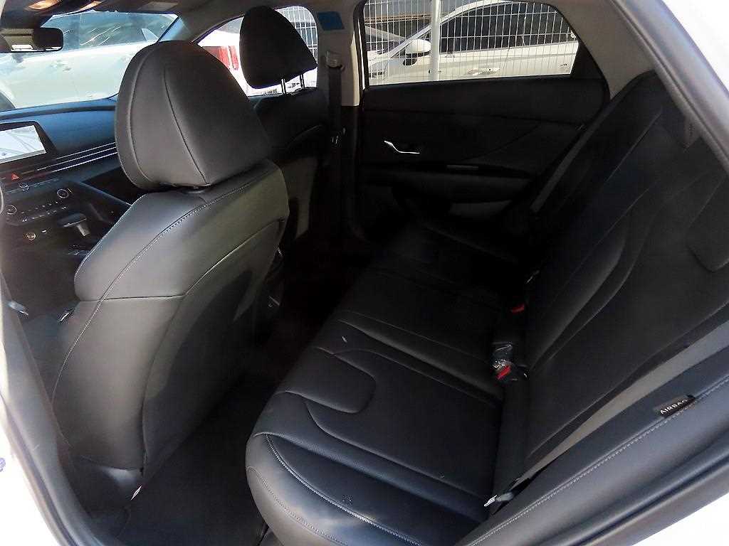 HYUNDAI Avante - Vista 6