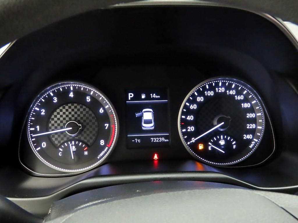 HYUNDAI Avante - Vista 5