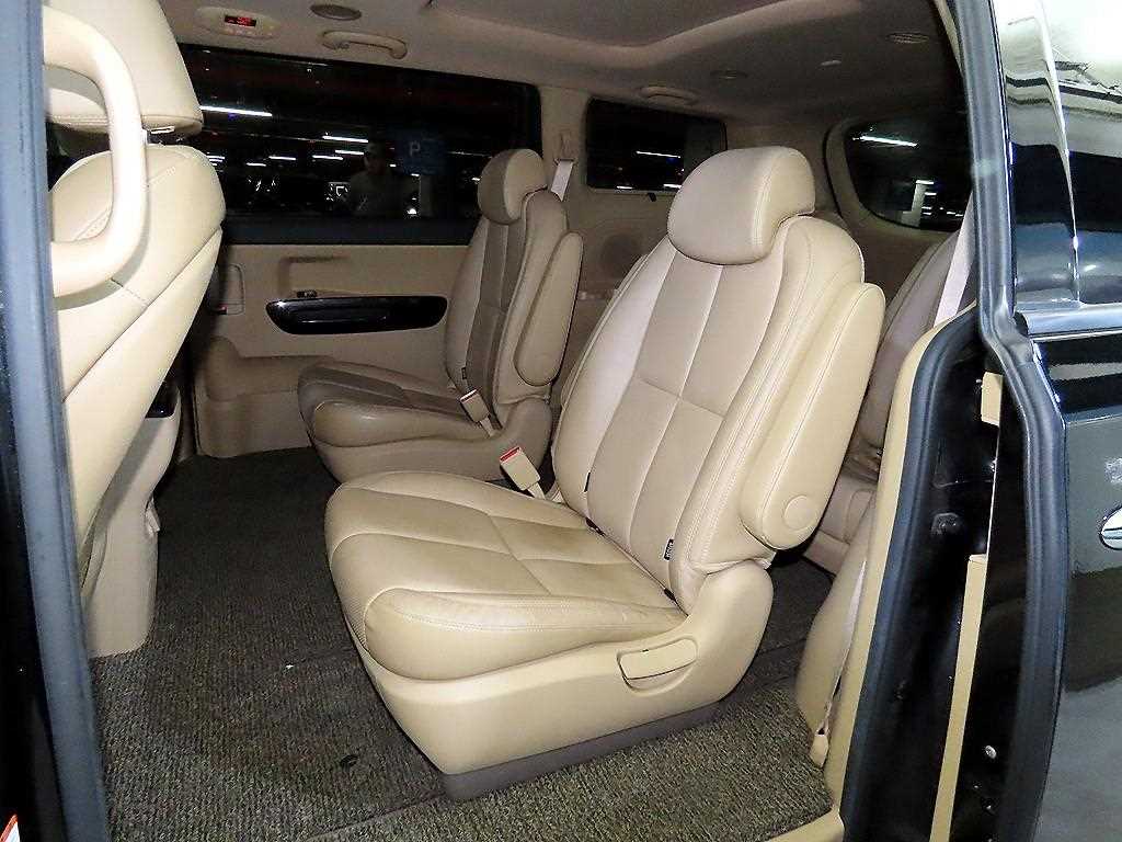 KIA Carnival - Vista 7