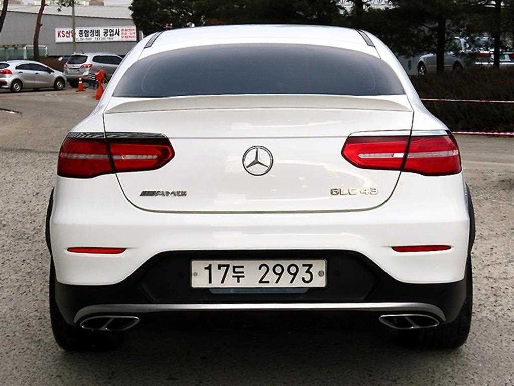 Mercedes Benz GLC Class - Vista 4