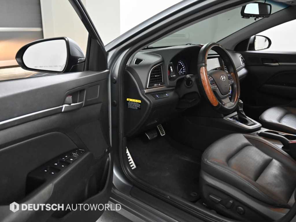 HYUNDAI Avante - Vista 11