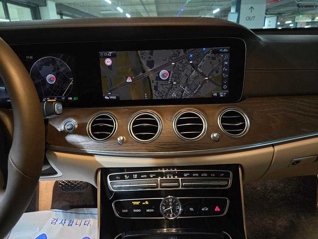 Mercedes Benz E class - Vista 11