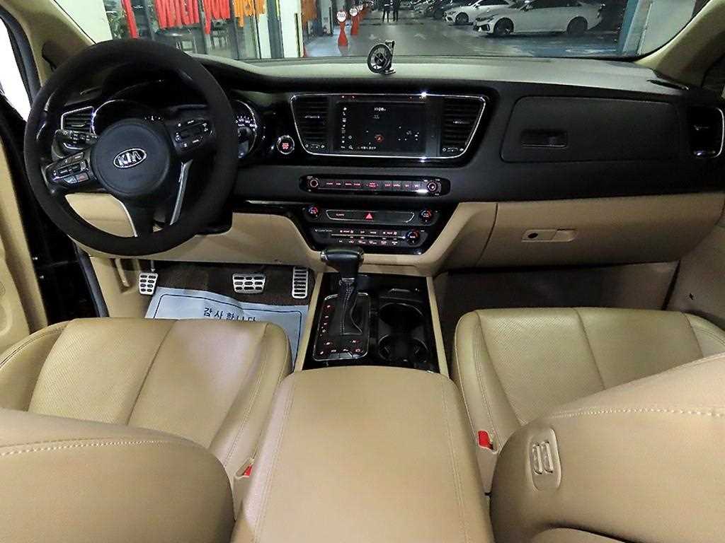 KIA Carnival - Vista 10